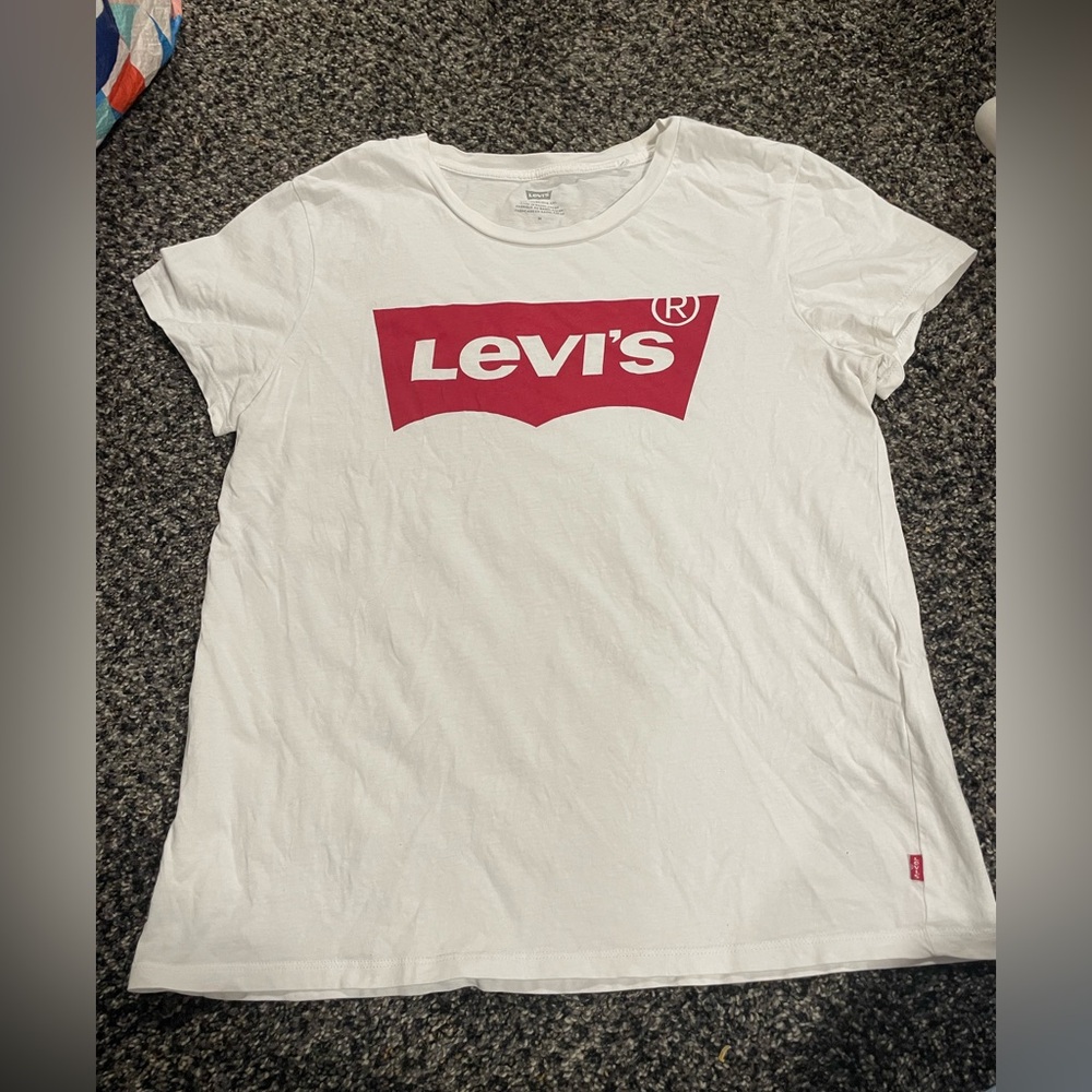 Women’s Levi’s Tee